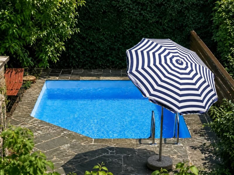 Ampia villa con tre appartamenti, piscina e vista aperta (4)