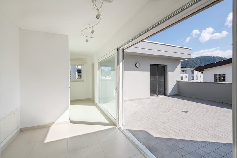 empty room, sliding glass doors, balcony, tiled floor, white walls