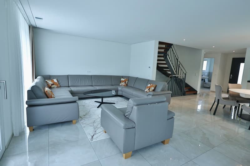 Modernes 6.5-Zimmer-Reihenendhaus mit 146 m2 Garten in Waltenschwil (5)