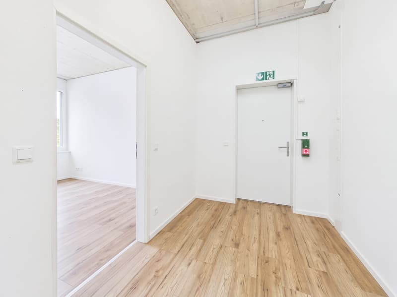 Moderne 5.5-Zimmer Büro-/Gewerbefläche in Baar mieten (11)