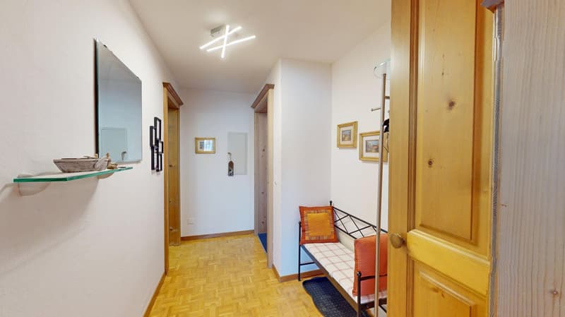 Stilvolle und volleingerichtete 2½-Zimmer-Wohnung mit Gartensitzplatz in Klosters (11)