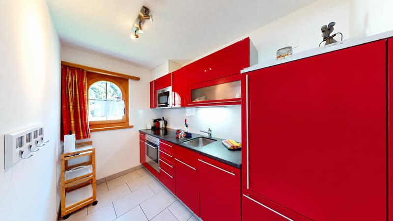 Stilvolle und volleingerichtete 2½-Zimmer-Wohnung mit Gartensitzplatz in Klosters (9)