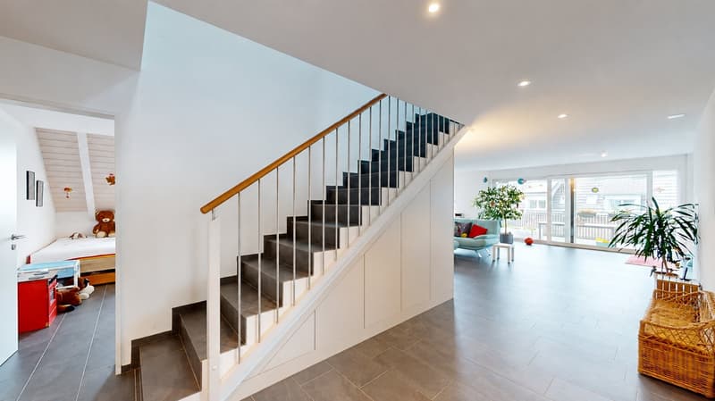 Sehr grosszügige 5½-Zimmer Dachmaisonette Wohnung an familienfreundlicher und zentraler Lage (8)