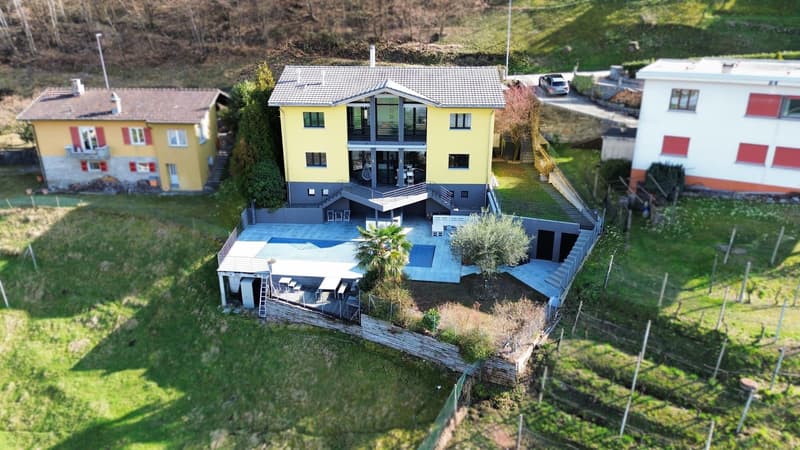 Camorino - Casa bifamiliare con splendida vista aperta e piscina (14)
