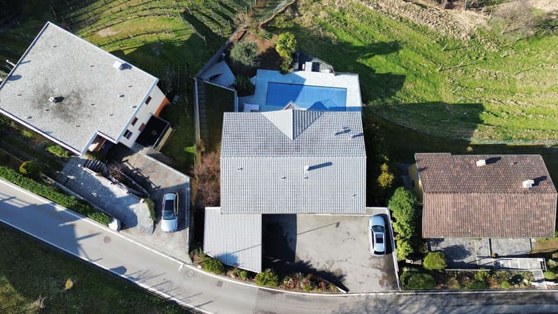 Bellinzona - Camorino - Casa bifamiliare composta da due appartamenti indipendenti con splendida vista panoramica e piscina (14)