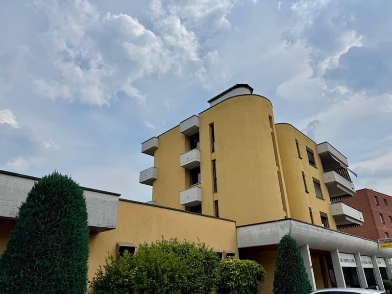 Caslano – Ampio ufficio/studio di 130 m² – Nessun conguaglio spese a fine anno (1)