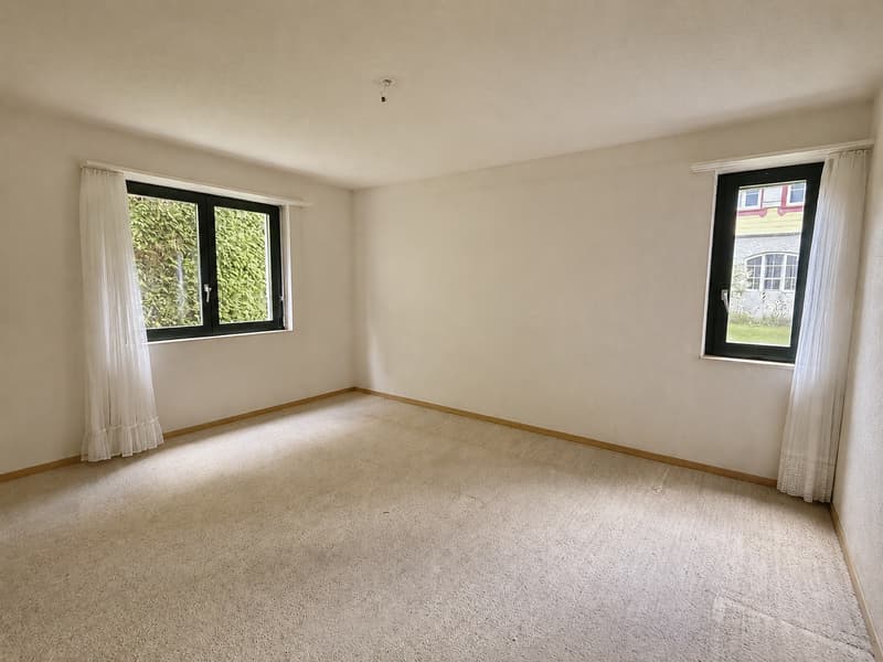 Sonnige 6.5-Zimmer-Gartenwohnung in parkähnlicher Umgebung (6)
