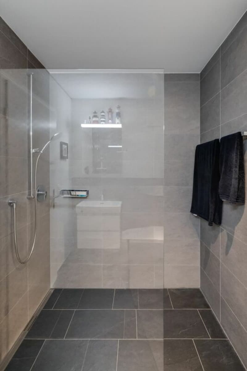 Wohnen mit Weitsicht - exklusive Terrassenwohnung in Utzigen (13)