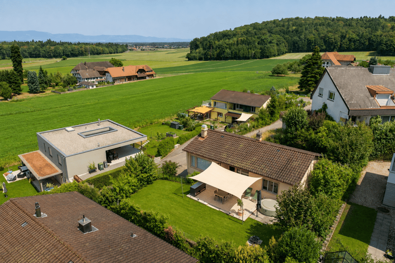 Freistehendes Einfamilienhaus mit unverbaubarer Aussicht (1)