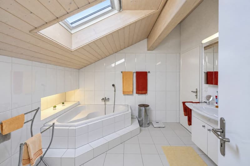 7.5 Zimmer Dach Maisonettewohnung mit 218 m² und Galerie in Bösingen (13)