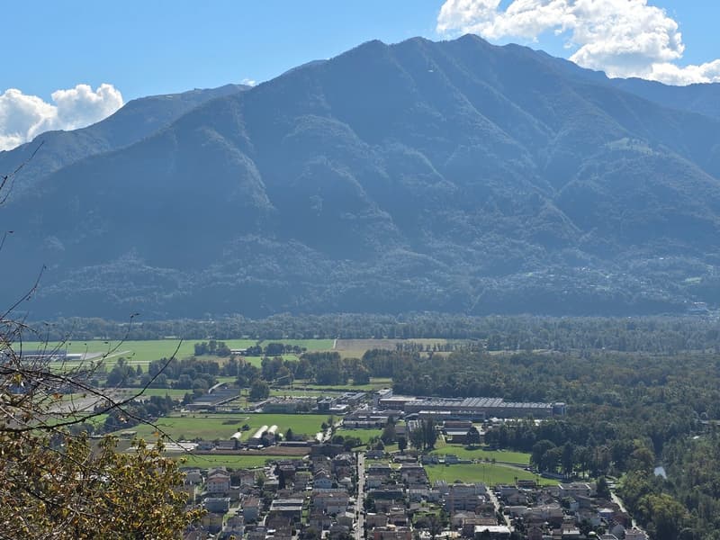 Terreno edificabile di 1029 m2 con vista lago panoramica (4)