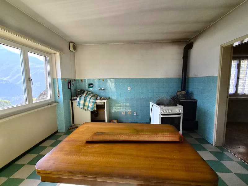 Casa con grande potenziale, anche bifamiliare, con terreno e bella vista (11)