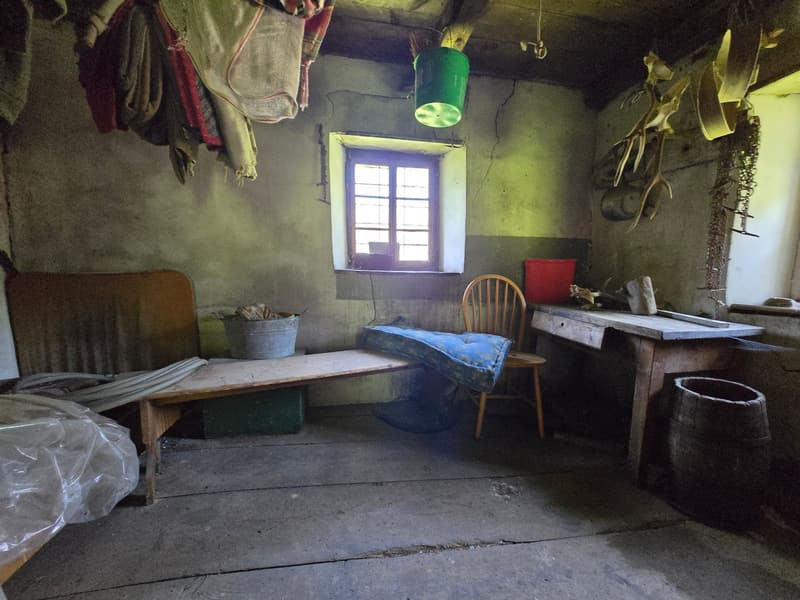Grosser Stall  zu renovieren mit Zugang, Grundstück und herrlicher Aussicht (7)