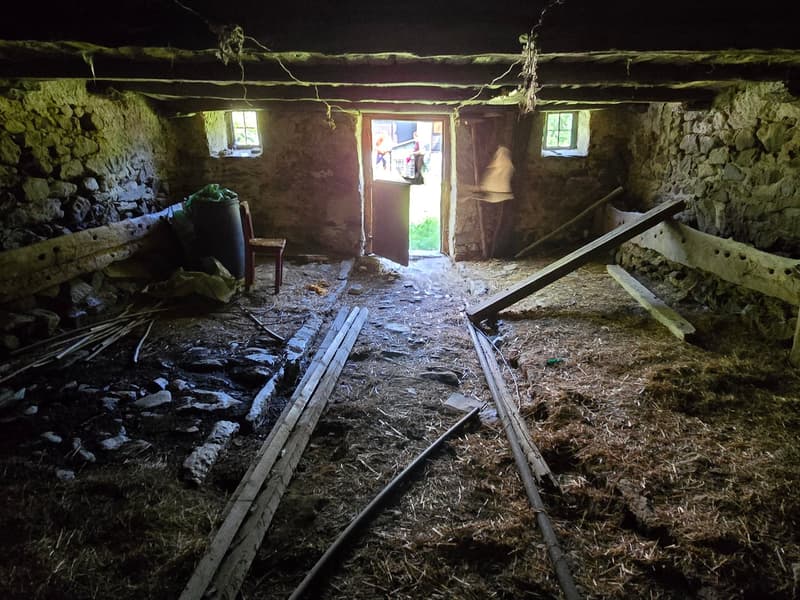 Grosser Stall  zu renovieren mit Zugang, Grundstück und herrlicher Aussicht (10)