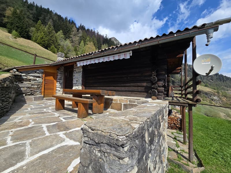 schöne Berghütte inmitten der Natur mit schöner Panoramablick (19)