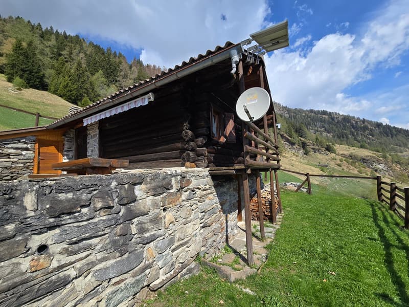 schöne Berghütte inmitten der Natur mit schöner Panoramablick (6)