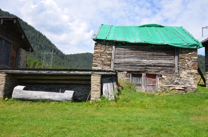 Großer Stall zu rennovieren mit Grundstück und schöner Aussicht (4)
