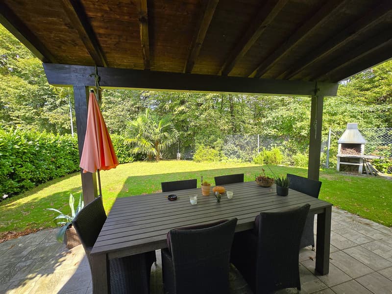 Villa unifamiliare in una posizione verde, soleggiata e tranquilla (28)