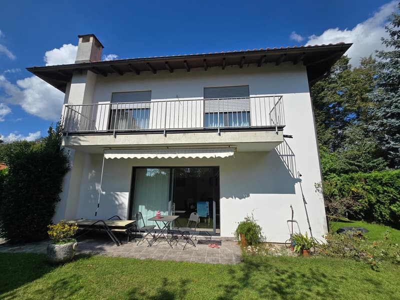 Villa unifamiliare in una posizione verde, soleggiata e tranquilla (3)