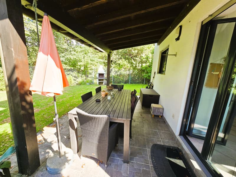 Villa unifamiliare in una posizione verde, soleggiata e tranquilla (29)