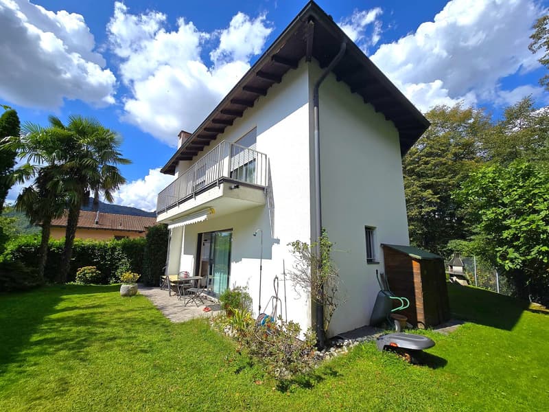 Villa unifamiliare in una posizione verde, soleggiata e tranquilla (2)