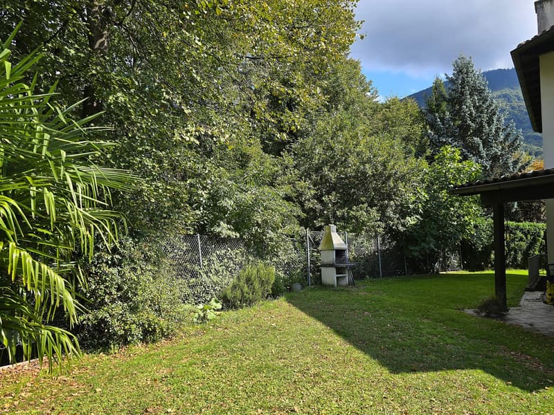 Villa unifamiliare in una posizione verde, soleggiata e tranquilla (32)