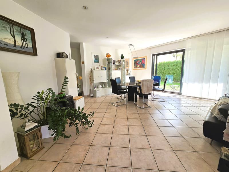 Villa unifamiliare in una posizione verde, soleggiata e tranquilla (10)