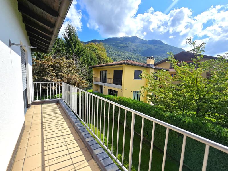 Villa unifamiliare in una posizione verde, soleggiata e tranquilla (37)