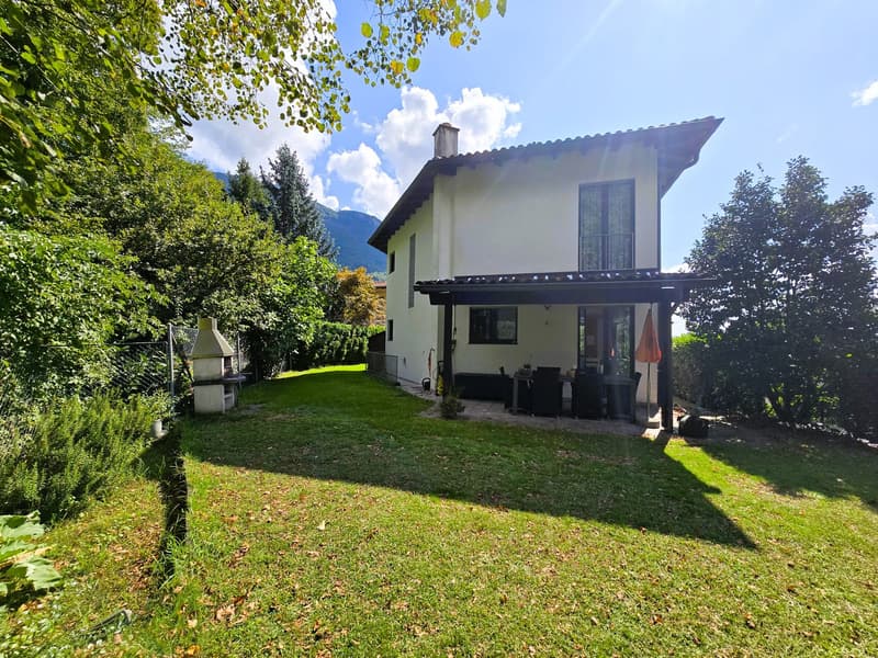 Villa unifamiliare in una posizione verde, soleggiata e tranquilla (33)