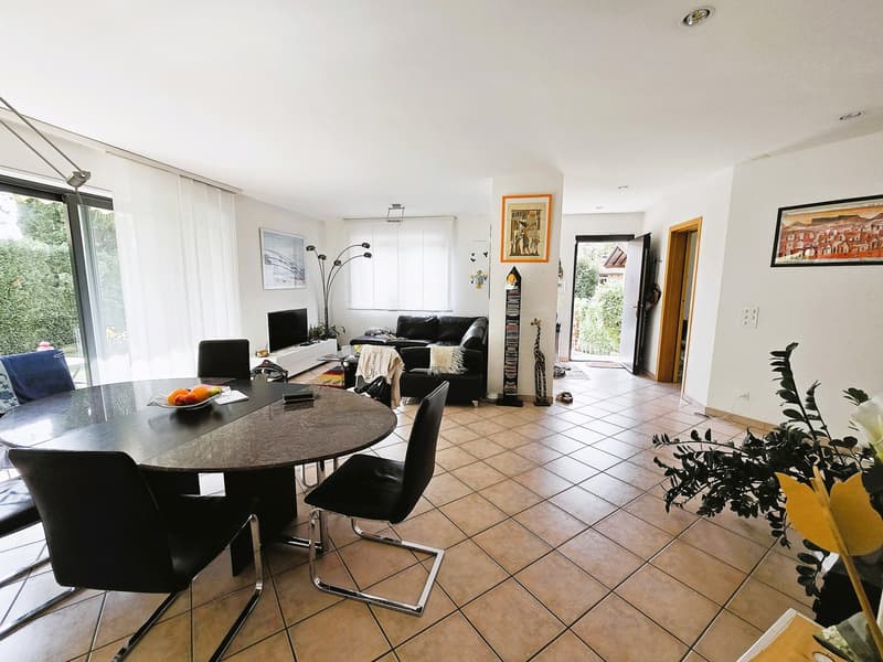 Villa unifamiliare in una posizione verde, soleggiata e tranquilla (6)