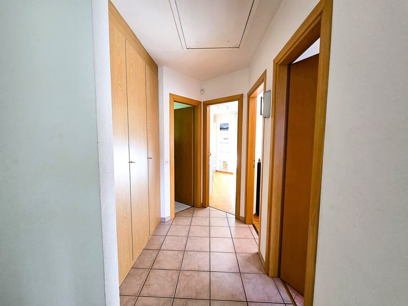 Villa unifamiliare in una posizione verde, soleggiata e tranquilla (19)