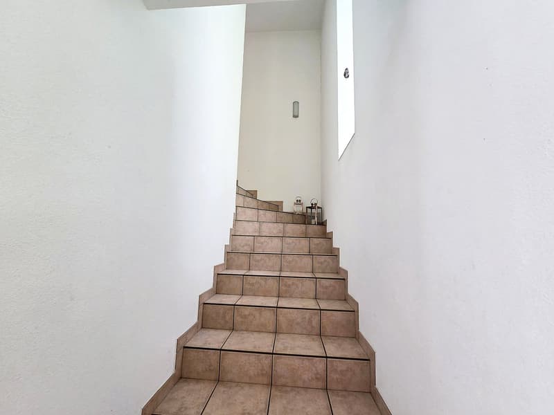 Villa unifamiliare in una posizione verde, soleggiata e tranquilla (24)