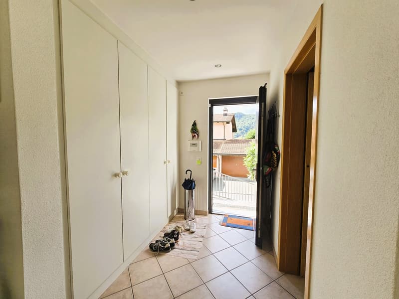 Villa unifamiliare in una posizione verde, soleggiata e tranquilla (23)