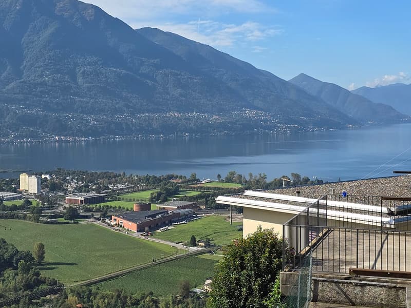 Grande proprietà con splendida vista lago panoramica e terreno edificabile (23)