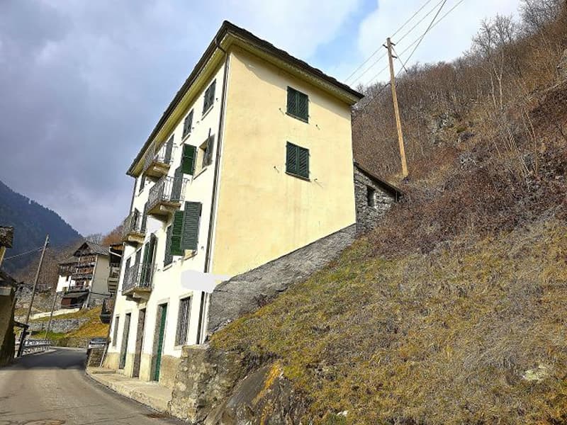 Tessiner Haus zu renovieren mit Grundstück (3)