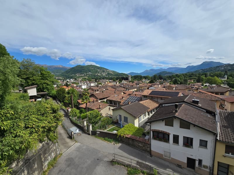 Grande proprietà da rinnovare vista lago con possibilità di ampliamento (2)
