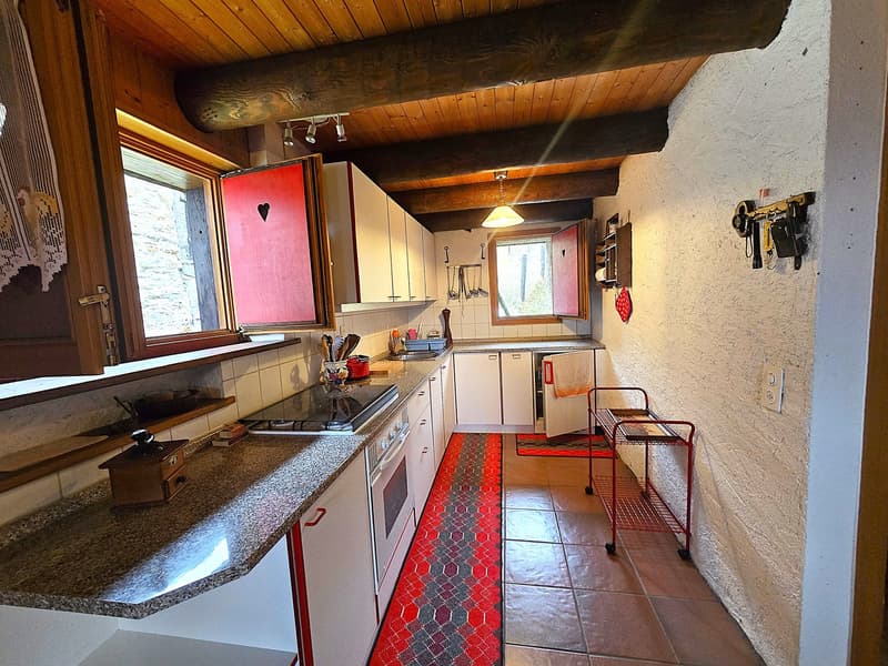 Schönes Bauernhaus in de Bergen mit Zugang und Grundstück (7)