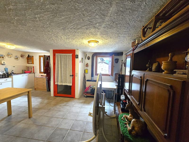 Schönes Bauernhaus in de Bergen mit Zugang und Grundstück (14)