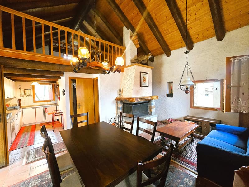 Schönes Bauernhaus in de Bergen mit Zugang und Grundstück (5)