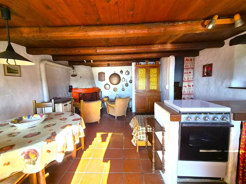 Schönes Bauernhaus inmitten der Natur mit Grundstück (8)