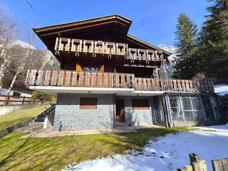Schönes Doppelchalet mit Grundstück in der Nähe von San Bernardino (2)