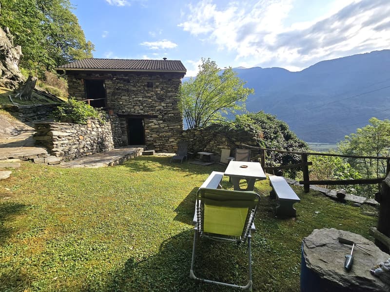 Rustico und Grotto mit grossem Grundstück und schöner Aussicht (4)