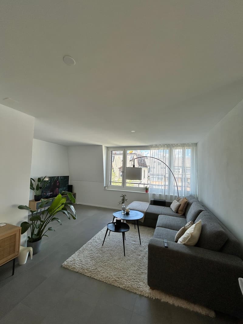 Neuwertige Wohnung mit hochwertigem Ausbau und Loggia (1)