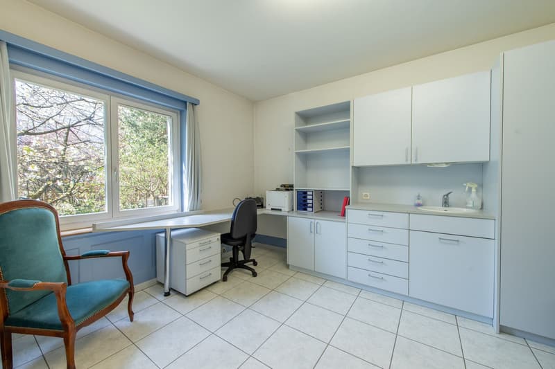 Repräsentative Büro- oder Praxisfläche mit flexiblem Nutzungspotenzial (10)