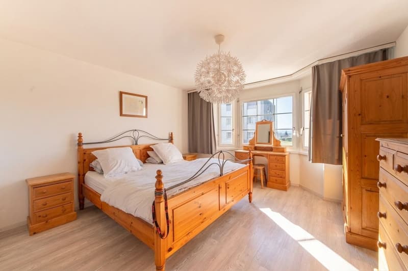 Lichtdurchflutete 5.5-Zimmer-Hochparterrewohnung mit viel Wohnkomfort (10)