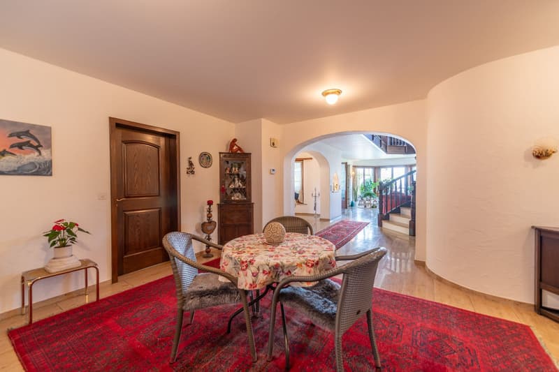 Grosszügiges Einfamilienhaus mit 2000 m² Grundstück und vielseitigem Nutzungspotenzial (3)