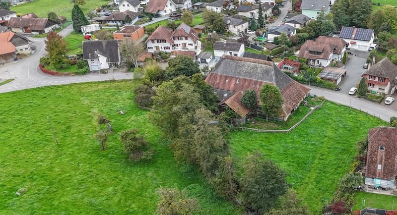 Charmantes Bauernhaus am Bach mit Baulandkaufoption (1)