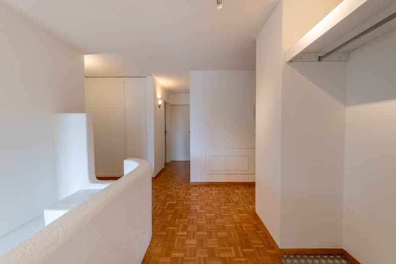 Attraktive Hochparterre-Wohnung mit Cheminée und viel Stauraum (12)