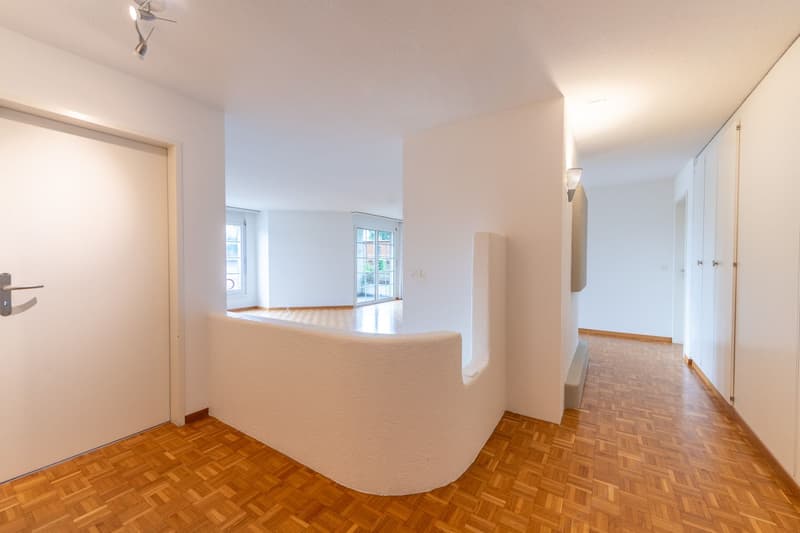 Attraktive Hochparterre-Wohnung mit Cheminée und viel Stauraum (6)