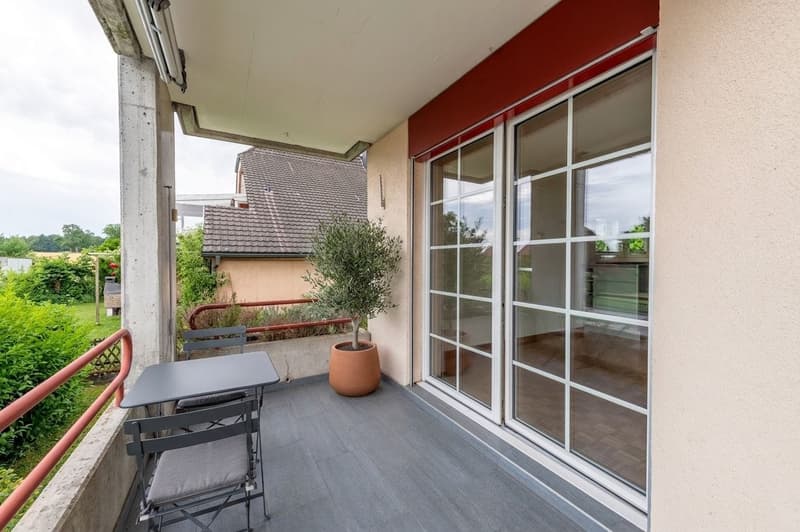 Attraktive Hochparterre-Wohnung mit Cheminée und viel Stauraum (13)